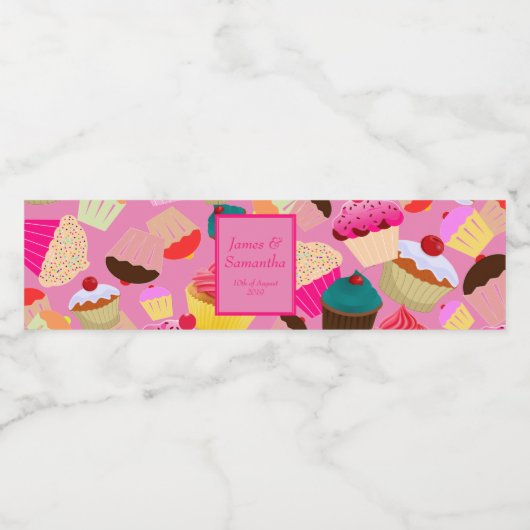 Fun, heldere roze cupcake - waterfles etiket (Enkel label)