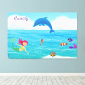 Fun in Sun Mermaid Dolphin Beach gepersonaliseerd Canvas Afdruk (Insitu (Houten vloer))