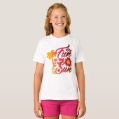 Fun in The Sun | Quote voor zomertijd en avontuurl T-shirt (Voorkant volledig)