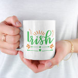 Fun Irish Pride Koffiemok<br><div class="desc">Fun mok om uw Ierse trots te shows met "Iers" in een stijlvol,  groen schrift en oranje en groen hart en bloei.</div>
