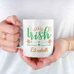Fun Irish Pride Monogram Koffiemok<br><div class="desc">Fun mok om uw Ierse trots te shows met "Iers" in een stijlvol,  groen schrift,  oranje en groen hart en bloei en uw monogram in een oranje schrift.</div>