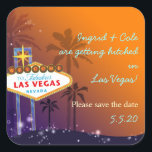 Fun Las Vegas Wedding Save the Date Vierkante Sticker<br><div class="desc">Lovely Las Vegas teken, palmboomsilhouettes, glittering sterren oranje achtergrond geïllustreerd op douane sparen de Stickers van de Uitnodiging van de Datum. Stuur de leuke en artistieke trouwuitnodiging naar je familie en vrienden om je speciale Las Vegas bruiloft te vieren! (Je vindt de juiste trouwbenodigdheden en gunsten in deze winkel, Bridal...</div>