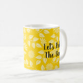 Fun Leaves Daisies Pattern Bright Yellow Sjabloon Koffiemok (Voorkant rechts)