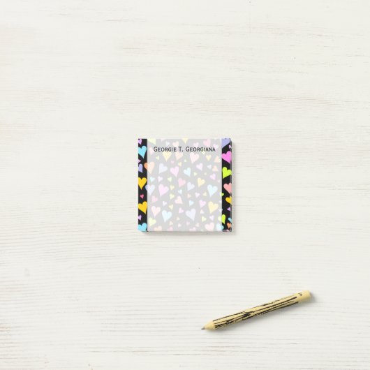 Fun, liefhebbend, kleurrijk Hearts Patroon + aange Post-it® Notes (Op bureau)