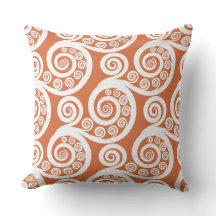 Fun Mandarin & White Fern Frond Swirl Sierkussen