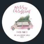 Fun Merry Christmas Tree Van Waterverf Vakantie Ronde Sticker<br><div class="desc">Leuke pruimenkleur en groene waterverf Merry Christmas-ontwerp beschikt over een vakantiescène met een boomtop op een bestelwagen,  "With Love" in een ornament topografie. Gemakkelijk aanpassen met naam. Zal een uitstekende toevoeging zijn op al uw kerstcadeaus en mailings.</div>
