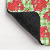 Fun Mousepad: Cute Red Dragon op Green Gingham Muismat (Hoek)