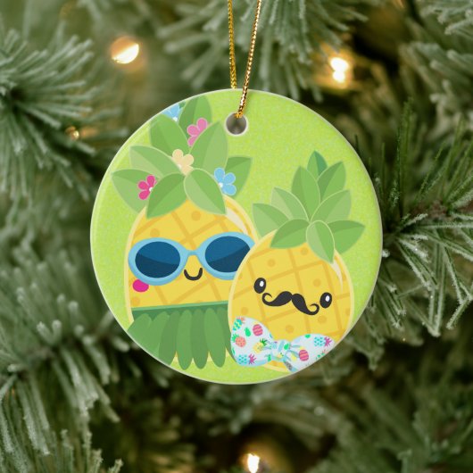 Fun Mr & Mrs Pineapple Summer Holiday Keramisch Ornament (Boom)