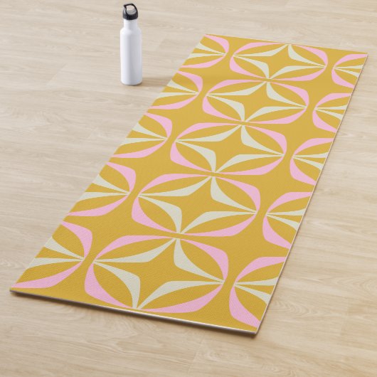 Fun Mustard en roze Mid Century Modern Patroon Yogamat (In situ)