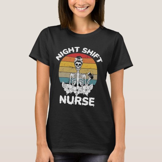 Fun Night Shift Nurse Skeleton Halloween Rn Nurses T-shirt (Voorkant)