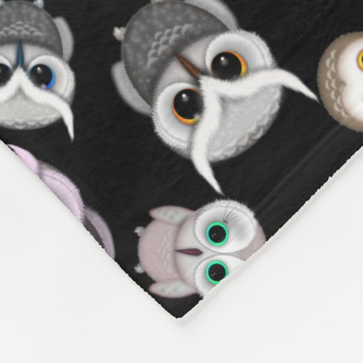 Fun Owl Pattern on Black Background Fleece Deken (Hoek)