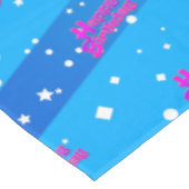 Fun Paars Happy Birthday Grafisch op blauw Tafelkleed (Gekanteld)