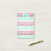 Fun Patterned Chevrons in roze en Blauwgroen geper Post-it® Notes (Op bureau)