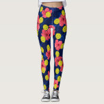 Fun Pickleball Tropical Red Hibiscus Flower Sports Leggings<br><div class="desc">Neem je spelletje mee met deze leuke pickleball-leggings met gele pickleballetjes tegen een achtergrond van rode hibiscus bloemen en blauwe palmbladeren en veertjes. Geweldig voor dagelijks rec-spelen,  toernooi spelen of gewoon rond de stad lopen.</div>