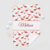 Fun pink and white custom monogram ladies flamingo golfhanddoek (Insitu)