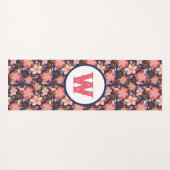 Fun Pink Retro Floral Pattern Monogram Yoga Mat (Voorkant (horizontaal))