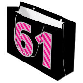 Fun Pink Striped "61"; Happy 61st Birthday; naam Groot Cadeauzakje (Voorkant Gekanteld)