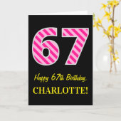 Fun Pink Striped "67"; Happy 67th Birthday; naam Kaart (Gele Bloem)