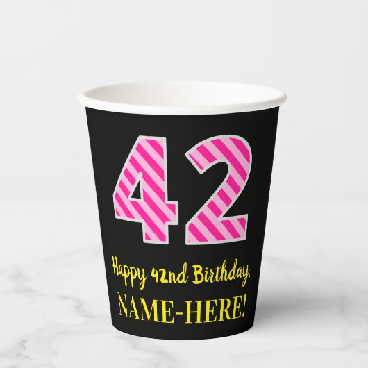 Fun Pink Stripes "42": Happy 42nd Birthday + Name Papieren Bekers (Voorkant)