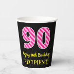 Fun Pink Stripes "90": Happy 90th Birthday   Name Papieren Bekers<br><div class="desc">Dit vrolijke verjaardagsgethemde vierkante stickerontwerp biedt een groot getal "90" met een donkerroze en lichtroze strepen patroon,  samen met het bericht "Happy 90th Birthday" en een bewerkbare naam. De achtergrond is zwart. Op de krant 'Birthday' staat een leuke manier om iemands negentigste verjaardag te vieren. [~Z0000580]</div>