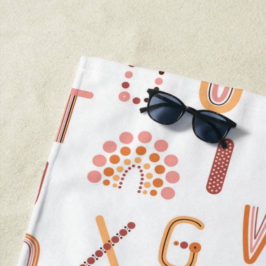 Fun Rainbow Alphabet Pattern Strandlaken (In situ)