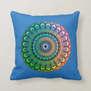 Fun Rainbow en Hearts Mandala op blauw Kussen