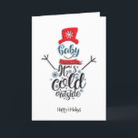 Fun Red Pet Snowman Baby Het koude buiten Whimsica Feestdagen Kaart<br><div class="desc">Fun Red Pet Snowman Baby Het is koud buiten Whimsical Holiday Kaart. Stuur vakantiebezoekers naar je geliefden met deze leuke en moderne vakantiekaarten. Alle teksten zijn vooraf geregeld zodat u zich gemakkelijk en snel kunt personaliseren met uw eigen details. prettige feestdagen!</div>