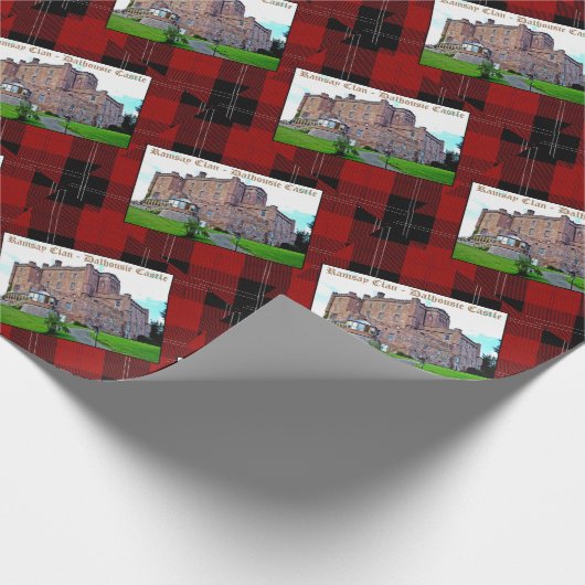 Fun Scottish Ramsay Clan Skewed Tartan Cadeaupapier (Hoek)