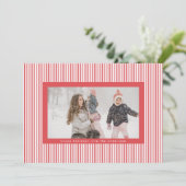 Fun Snoep Red Merry Kerstmis Pin Stripe Foto Feestdagenkaart (Staand voorkant)