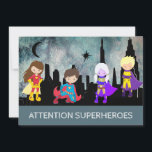 *~* Fun SUPERHEROS Kids Birthday Party Kaart<br><div class="desc">*** SUPERHELDEN Schattigee leuke grillige VERJAARDAGSFEESTUITNODIGING. De kleintjes kunnen zich verkleden als hun favoriete superheld. SUPER HERO / SUPER HEROES / SUPERHELDEN Uitnodiging. Er zijn vier superhelden tegen een SKYLINE CITYSCAPE. De lucht in de Waterverf Getextureerde GRIJS DIEP PAARS. Dit is een genderneutrale uitnodiging voor een verjaardagsfeestje. => Als u...</div>