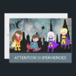 *~* Fun SUPERHEROS Kids Birthday Party Kaart<br><div class="desc">*** SUPERHELDEN Schattigee leuke grillige VERJAARDAGSFEESTUITNODIGING. De kleintjes kunnen zich verkleden als hun favoriete superheld. SUPER HERO / SUPER HEROES / SUPERHELDEN Uitnodiging. Er zijn vier superhelden tegen een SKYLINE CITYSCAPE. De lucht in de Waterverf Getextureerde GRIJS DIEP PAARS. Dit is een genderneutrale uitnodiging voor een verjaardagsfeestje. => Als u...</div>