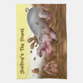 Fun Tea Towel Hippos in de modder. Theedoek (Verticaal)