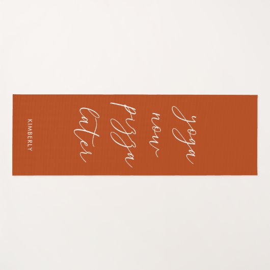 Fun Terracotta Rust Script Yoga nu Pizza later Yogamat (Voorkant (horizontaal))