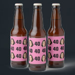 Fun Unique 40th Birthday Photo Cool Retro Bier Etiket<br><div class="desc">Leuke 40e verjaardag foto Bierflesetiketten in een retro vet roze en zwart design. Het jaar is aanpasbaar voor elk verjaardagsjaar! Om het uitsnijdeffect te krijgen, gebruikt u een png-bestand met de achtergrond al uitgesneden. Als dat niet het geval is, wordt de foto weergegeven als een cirkel met een eigen achtergrond,...</div>