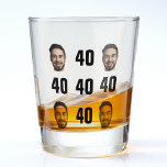 Fun Unique 40th Birthday Photo Cool Retro Shot Glas<br><div class="desc">Fun,  40ste verjaardagsfoto,  fotoglas in een retro-patroonontwerp. Het jaar is aanpasbaar aan elk jaar van de verjaardag! Gebruik een png-bestand met achtergrond al uitgesneden om het uitsnijdingseffect te verkrijgen. Als niet,  zal de foto als cirkel verschijnen die door het zijn eigen achtergrond,  enkel zoals de voorproef shows wordt omringd.</div>