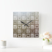 Fun Whimsical Love and Hearts Vierkante Klok (Huis)