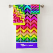 [Fun with Stripes] Patroon #7a Regenbooggeometrisc Bad Handdoek (Insitu)