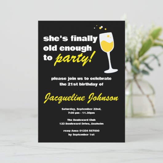 Fun Woman's Black 21st Birthday Kaart (Staand voorkant)