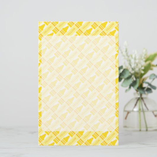 Fun Yellow Crayon Pattern Briefpapier (Staand voorkant)
