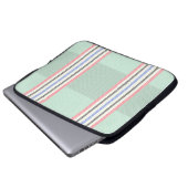 Funda con franjas en verde laptop sleeve (Voorkant onderkant)