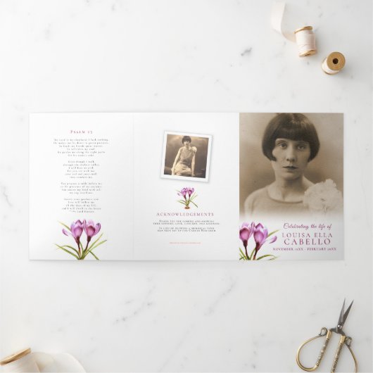 Funeral service programme paars crocus watecolor drieluik uitnodiging (Buitenkant)