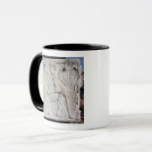 Funeral urn met carved relief of a Griffin Mok (Voorkant links)