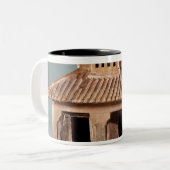 Funerary model of a house, Han Dynasty Tweekleurige Koffiemok (Voorkant links)