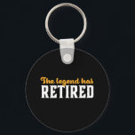 Fungerend gepensioneerd pensioen De legende is in  Sleutelhanger<br><div class="desc">De legende is uitgehongerd. Grappig en grappig design voor gepensioneerden. Koel noodlijdende en  koopwaar voor kantoor- en afscheidingspartij. Ideaal voor gepensioneerde collega's,  collega's,  baas,  kantoormanager,  detailhandelaar,  uitvoerend directeur,  verpleegkundige,  leraar,  arts of ingenieur. Geweldig kerstcadeau en verjaardagscadeau voor vader en opa. De achtergrondkleur kan aan uw gewenste kleur worden aangepast.</div>