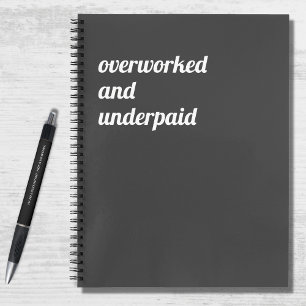 Fungerend overzicht van overwerkte en onderbetaald notitieboek