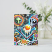 Funky Alien eet gefrituurde eieren Briefkaart (Staand voorkant)