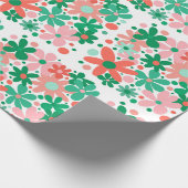 Funky bloemen in groen, perzik & koraal cadeaupapier (Hoek)