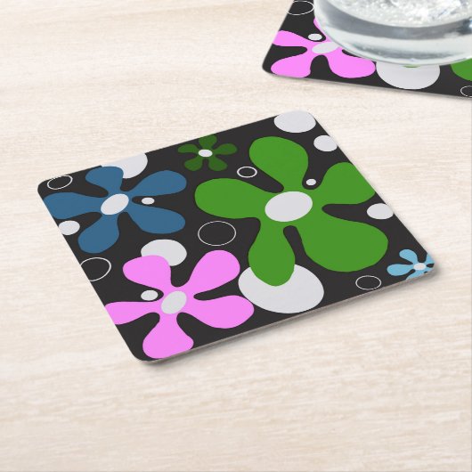 Funky bloemen in groen, roze en blauw kartonnen onderzetters (Schuin)