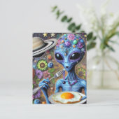 Funky Blue Alien eet gefrituurde eieren Briefkaart (Staand voorkant)
