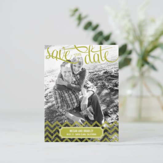 Funky Couple Save The Date Briefkaart - Groen (Staand voorkant)
